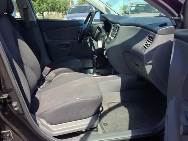 2006 Kia Rio5 AWD, REAR DVD, Navigation, 3RD ROW, Mem/heat Seats