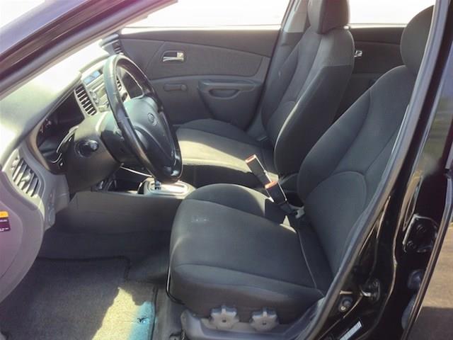 2006 Kia Rio5 AWD, REAR DVD, Navigation, 3RD ROW, Mem/heat Seats