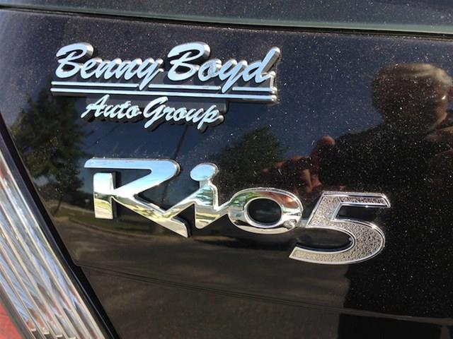 2006 Kia Rio5 AWD, REAR DVD, Navigation, 3RD ROW, Mem/heat Seats