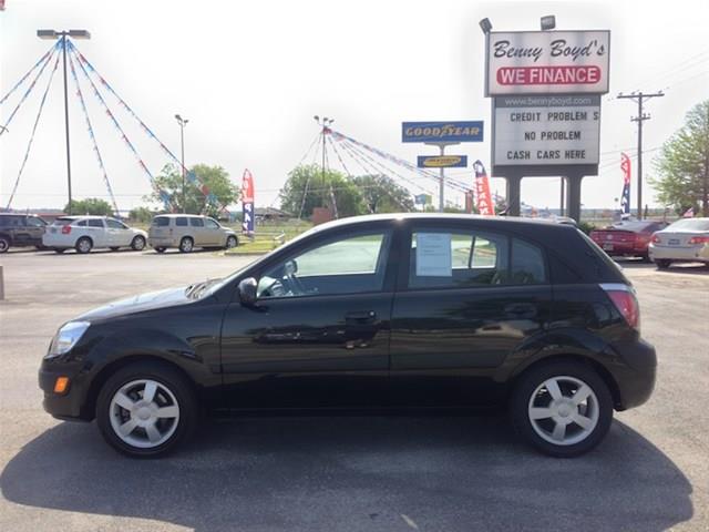 2006 Kia Rio5 AWD, REAR DVD, Navigation, 3RD ROW, Mem/heat Seats