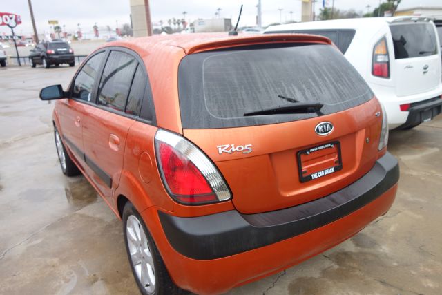 2007 Kia Rio5 AWD, REAR DVD, Navigation, 3RD ROW, Mem/heat Seats