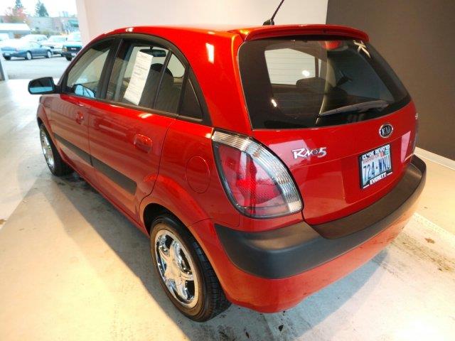 2007 Kia Rio5 AWD, REAR DVD, Navigation, 3RD ROW, Mem/heat Seats