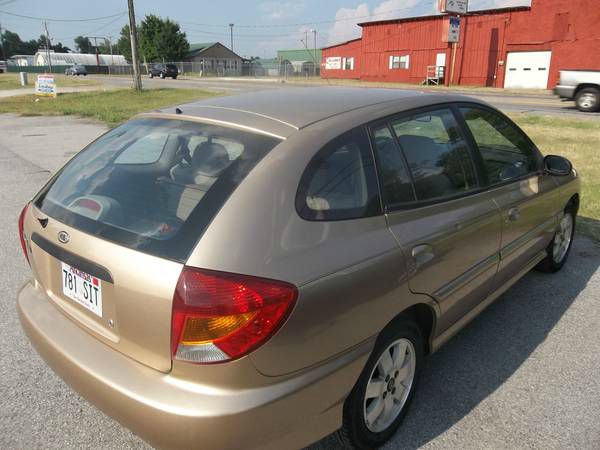 2002 Kia Rio Cinco SW2