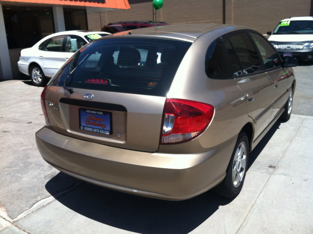 2003 Kia Rio Cinco SW2