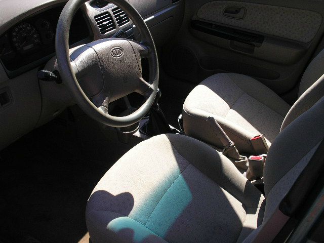 2003 Kia Rio Cinco SW2