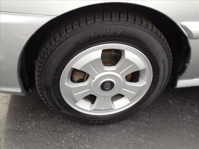 2004 Kia Rio Cinco Unknown