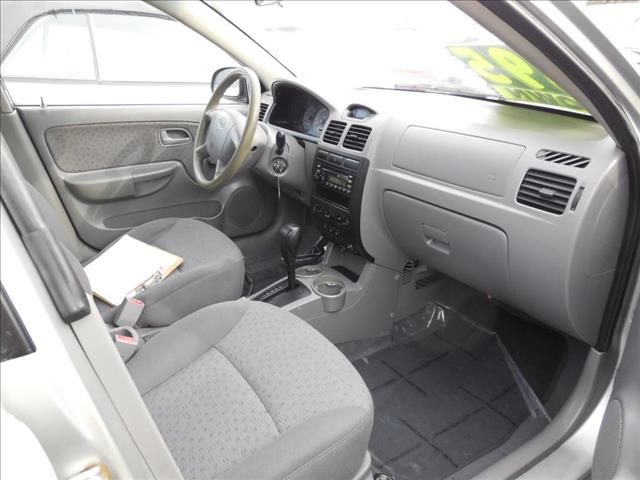 2004 Kia Rio Cinco Unknown