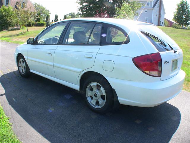 2004 Kia Rio Cinco Unknown