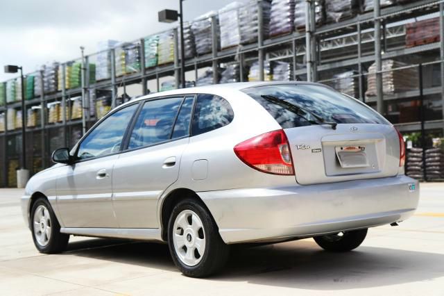 2005 Kia Rio Cinco Unknown