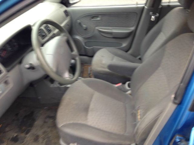 2005 Kia Rio Cinco SW2