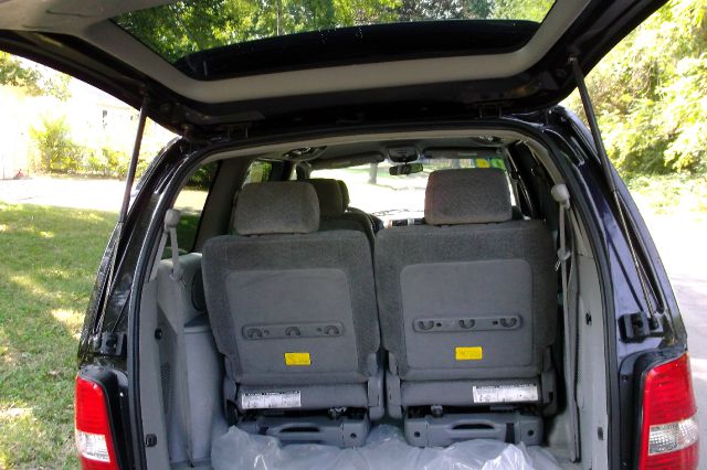 2004 Kia Sedona Open-top