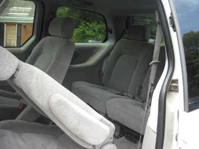 2005 Kia Sedona Open-top