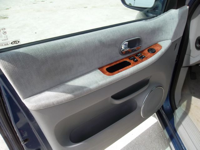 2005 Kia Sedona Open-top