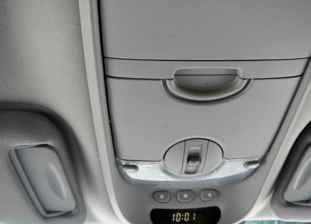 2005 Kia Sedona Unknown