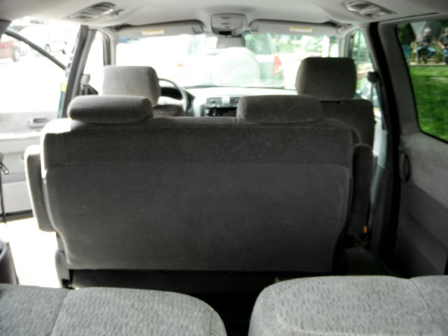 2005 Kia Sedona Unknown