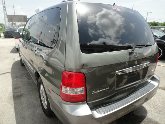 2005 Kia Sedona Open-top