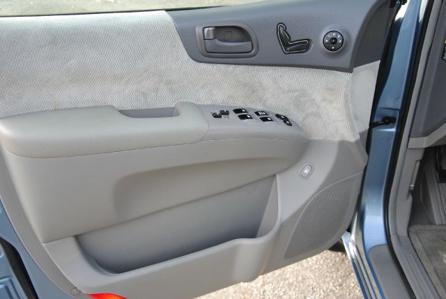 2006 Kia Sedona Open-top