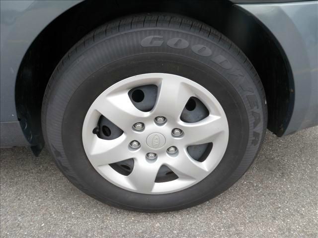 2007 Kia Sedona 2WD Crew Cab LWB XE Truck