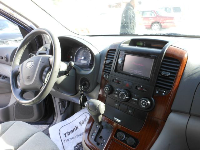 2007 Kia Sedona Crew Cab 4x4 Shortbox