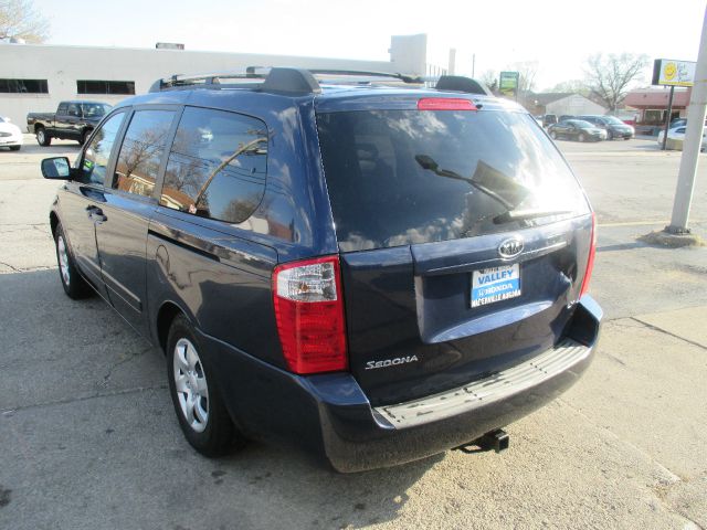 2007 Kia Sedona 2008 Toyota