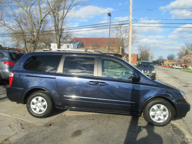 2007 Kia Sedona 2008 Toyota