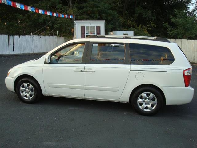 2007 Kia Sedona 2008 Toyota