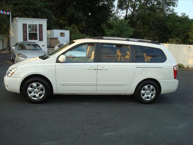2007 Kia Sedona 2008 Toyota