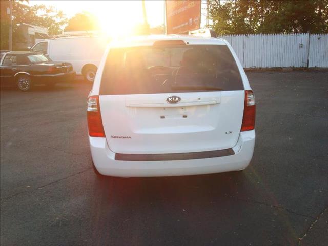 2007 Kia Sedona 2008 Toyota