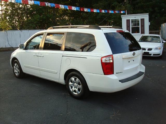 2007 Kia Sedona 2008 Toyota