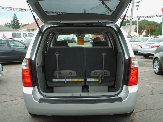 2008 Kia Sedona 2WD Crew Cab LWB XE Truck