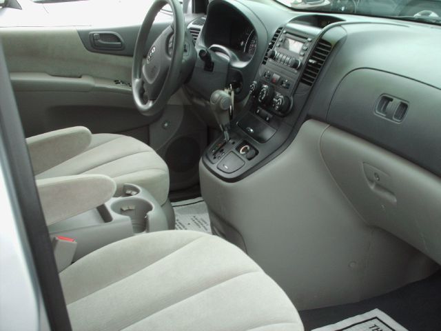 2008 Kia Sedona 2WD Crew Cab LWB XE Truck