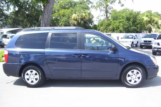 2008 Kia Sedona 2WD Crew Cab LWB XE Truck