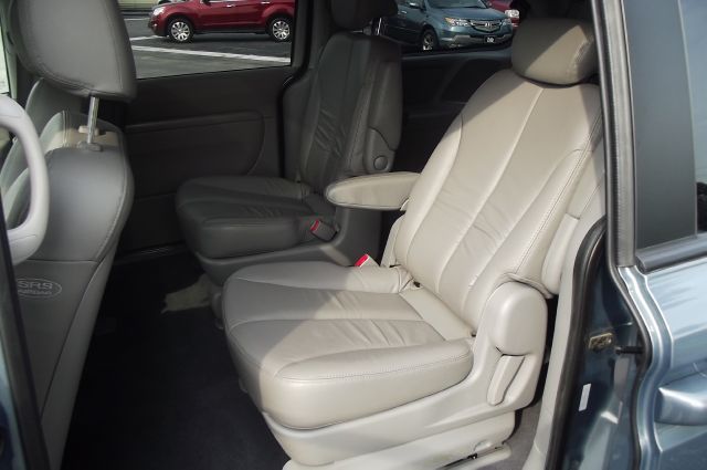 2008 Kia Sedona Crew Cab 4x4 Shortbox