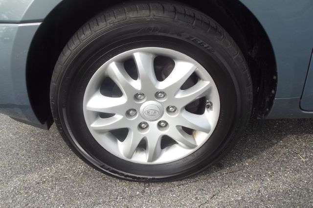 2008 Kia Sedona Crew Cab 4x4 Shortbox