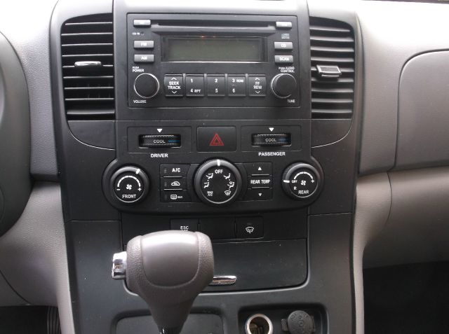 2008 Kia Sedona Crew Cab 4x4 Shortbox