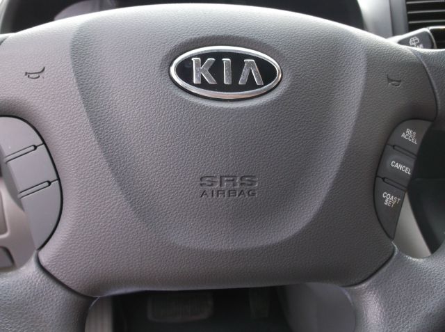 2008 Kia Sedona Crew Cab 4x4 Shortbox
