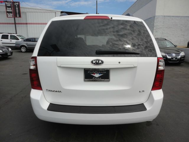 2009 Kia Sedona 2WD Crew Cab LWB XE Truck