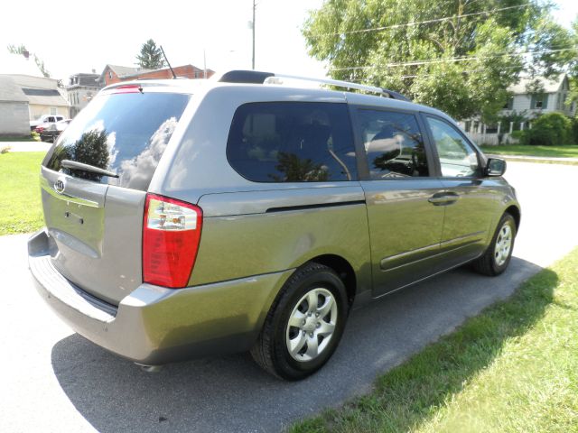 2010 Kia Sedona 2WD Crew Cab LWB XE Truck
