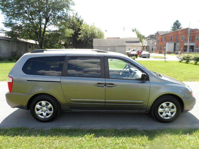 2010 Kia Sedona 2WD Crew Cab LWB XE Truck