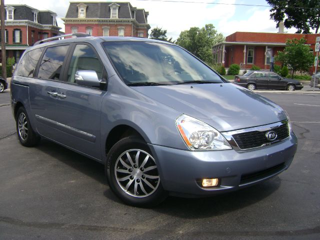 2011 Kia Sedona Crew Cab 4x4 Shortbox