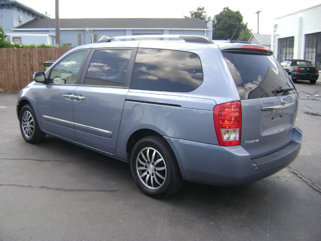 2011 Kia Sedona Crew Cab 4x4 Shortbox