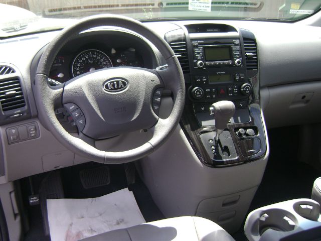2011 Kia Sedona Crew Cab 4x4 Shortbox