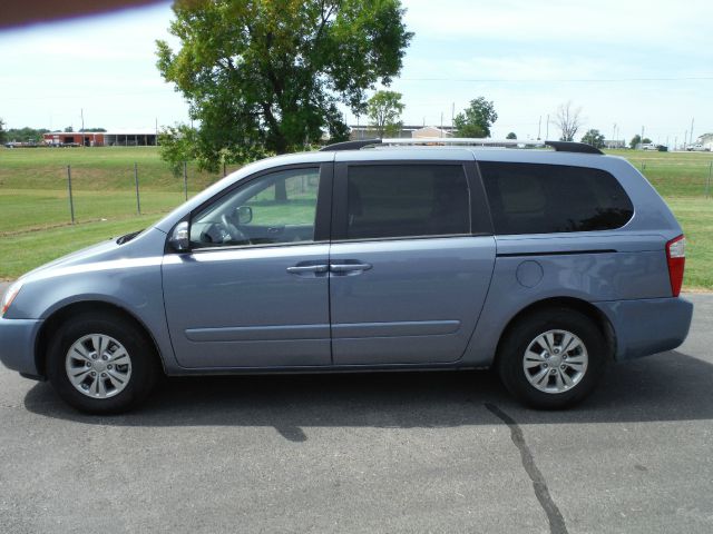 2011 Kia Sedona 2WD Crew Cab LWB XE Truck