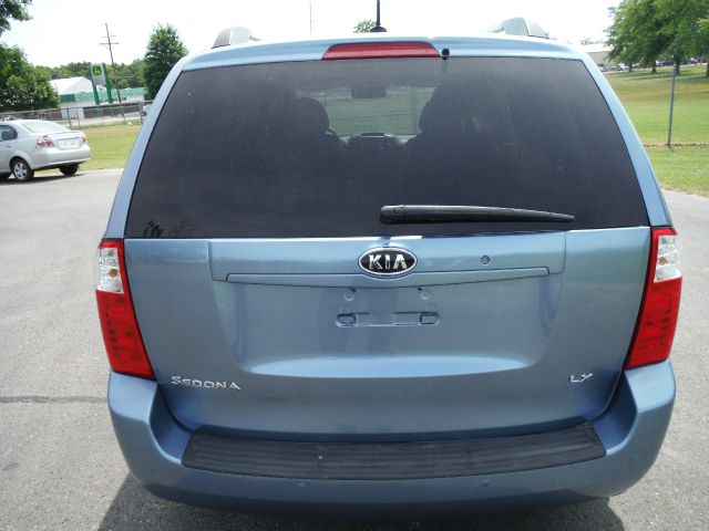 2011 Kia Sedona 2WD Crew Cab LWB XE Truck