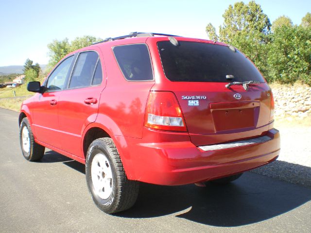 2003 Kia Sorento LS Truck