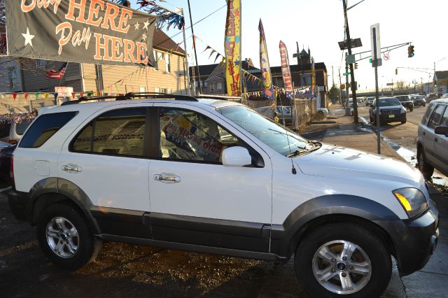 2003 Kia Sorento LS Truck