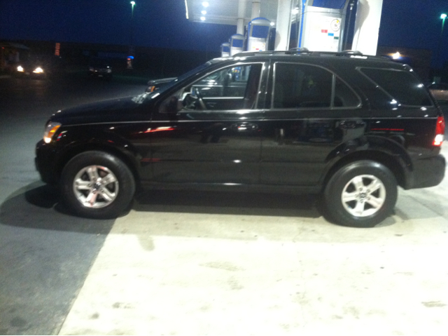2004 Kia Sorento LS Truck