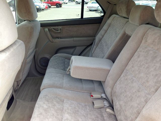 2004 Kia Sorento LS Truck
