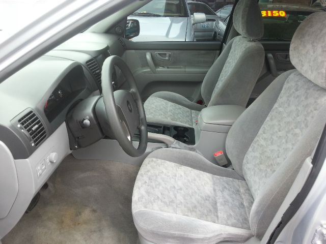 2004 Kia Sorento LS Truck