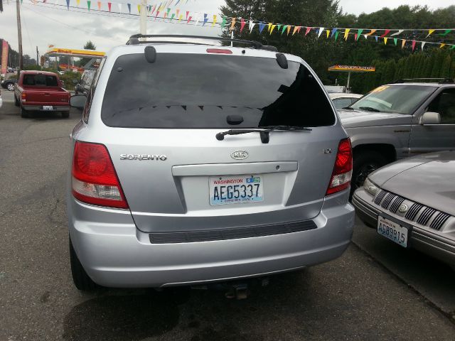 2004 Kia Sorento LS Truck